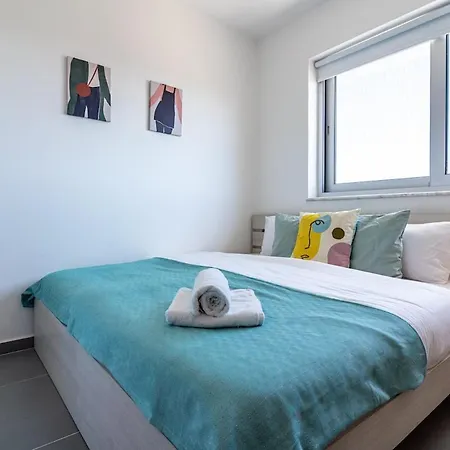 Silver Line 1-bedroom & Balcony In *