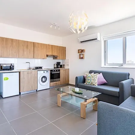 Silver Line 1-bedroom & Balcony In *